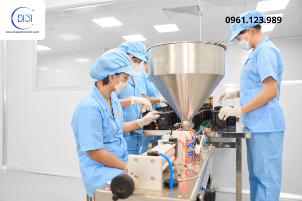 Nhân sự gia công mỹ phẩm dici